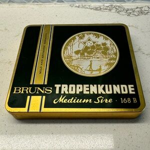 NM Vintage Bruns Tropenkunde Tin Medium Size 168 B Hinged Tobacco Tin Mild And